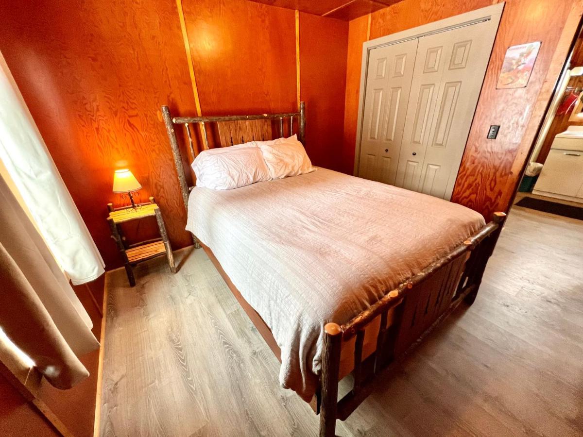 Hotel Adirondack Lake Cabins Indian Lake Exterior foto